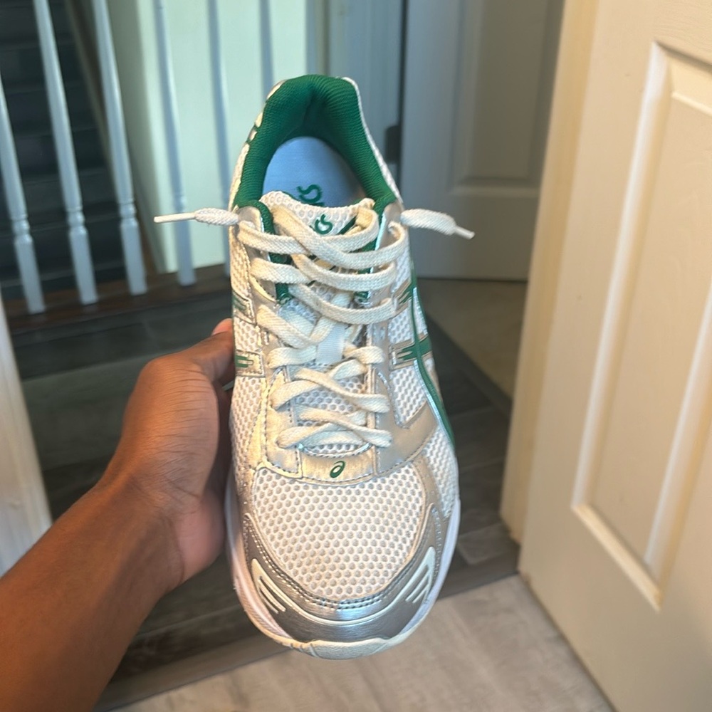ASICS - Picture 2 of 7